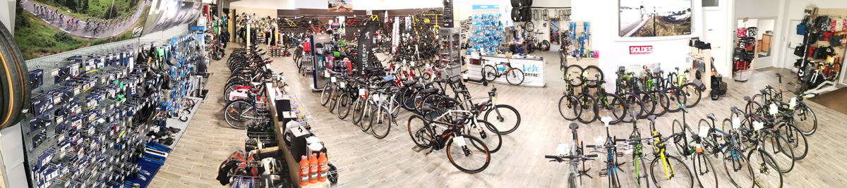 Intérieur du magasin Vélo Horizon avec son offre de vélo et d'accessoire